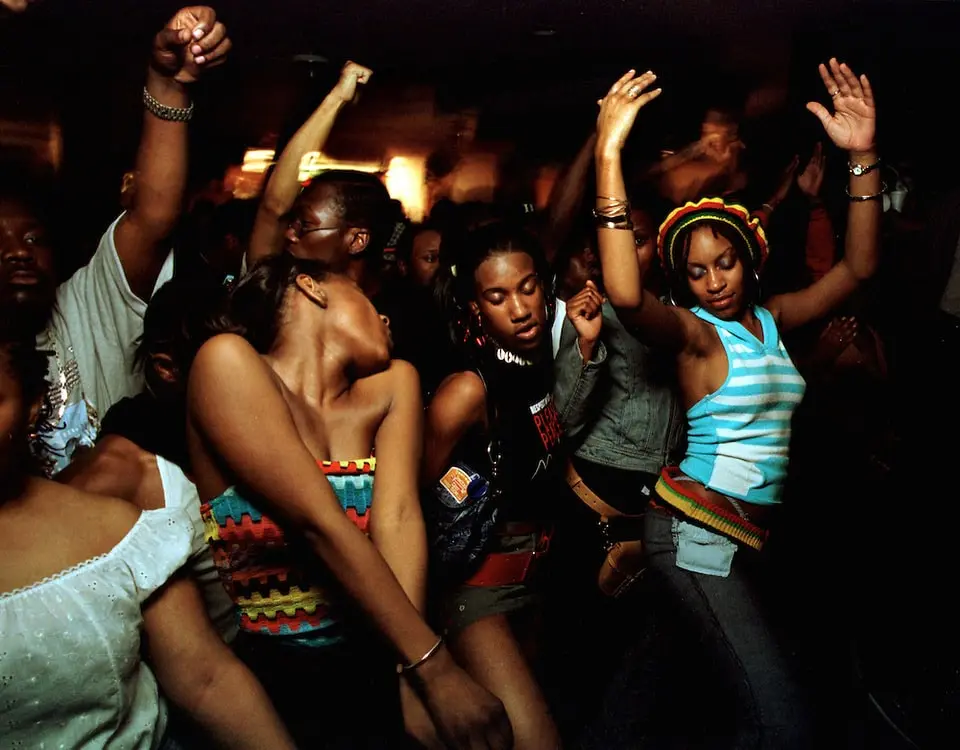 CLASES DE DANCE HALL