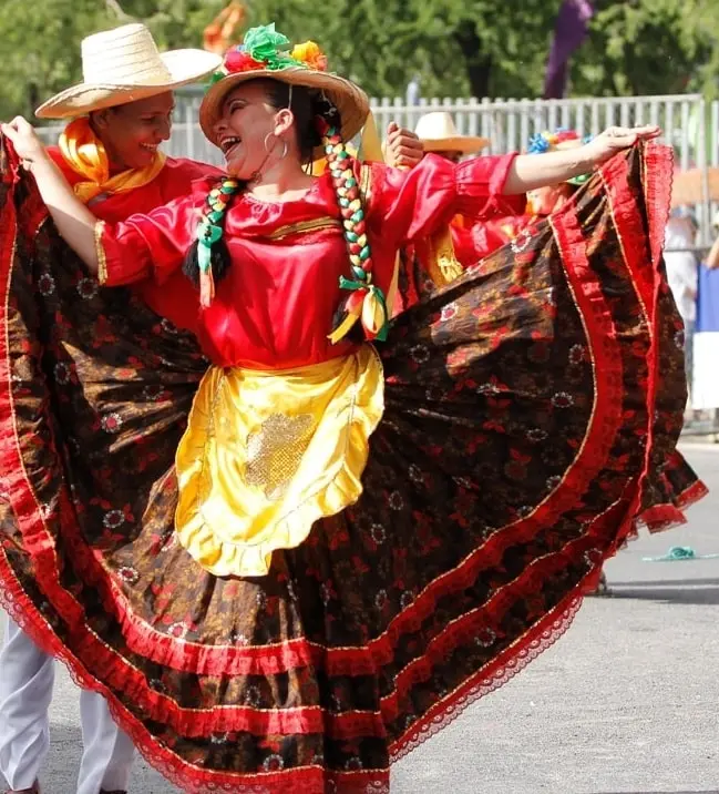 CLASES DE FOLKLOR